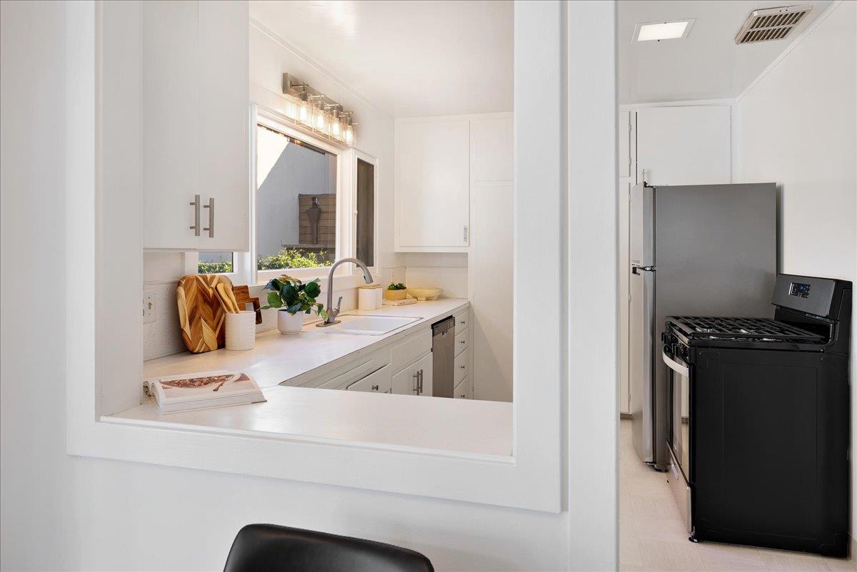 Detail Gallery Image 15 of 46 For 410 13th Ave, Santa Cruz,  CA 95062 - 2 Beds | 1 Baths