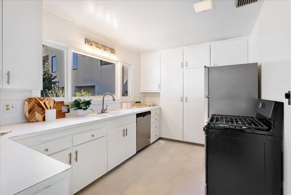 Detail Gallery Image 16 of 46 For 410 13th Ave, Santa Cruz,  CA 95062 - 2 Beds | 1 Baths