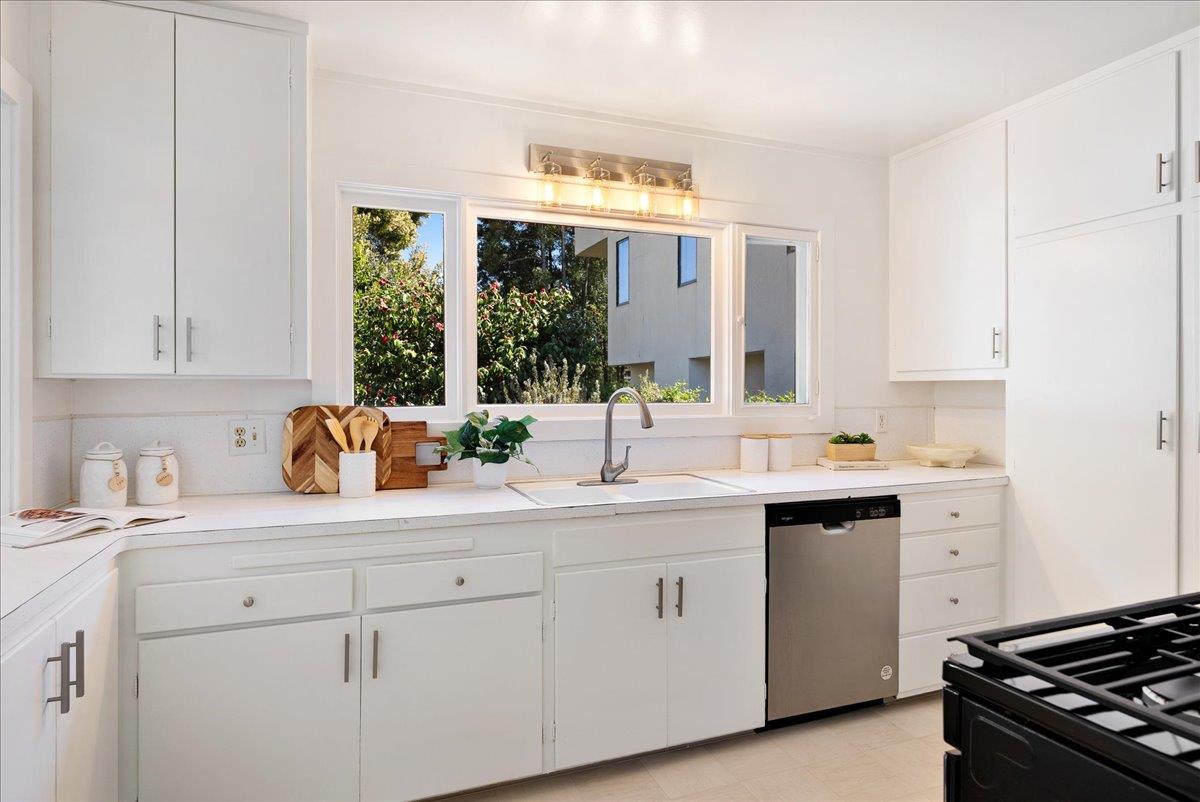 Detail Gallery Image 17 of 46 For 410 13th Ave, Santa Cruz,  CA 95062 - 2 Beds | 1 Baths