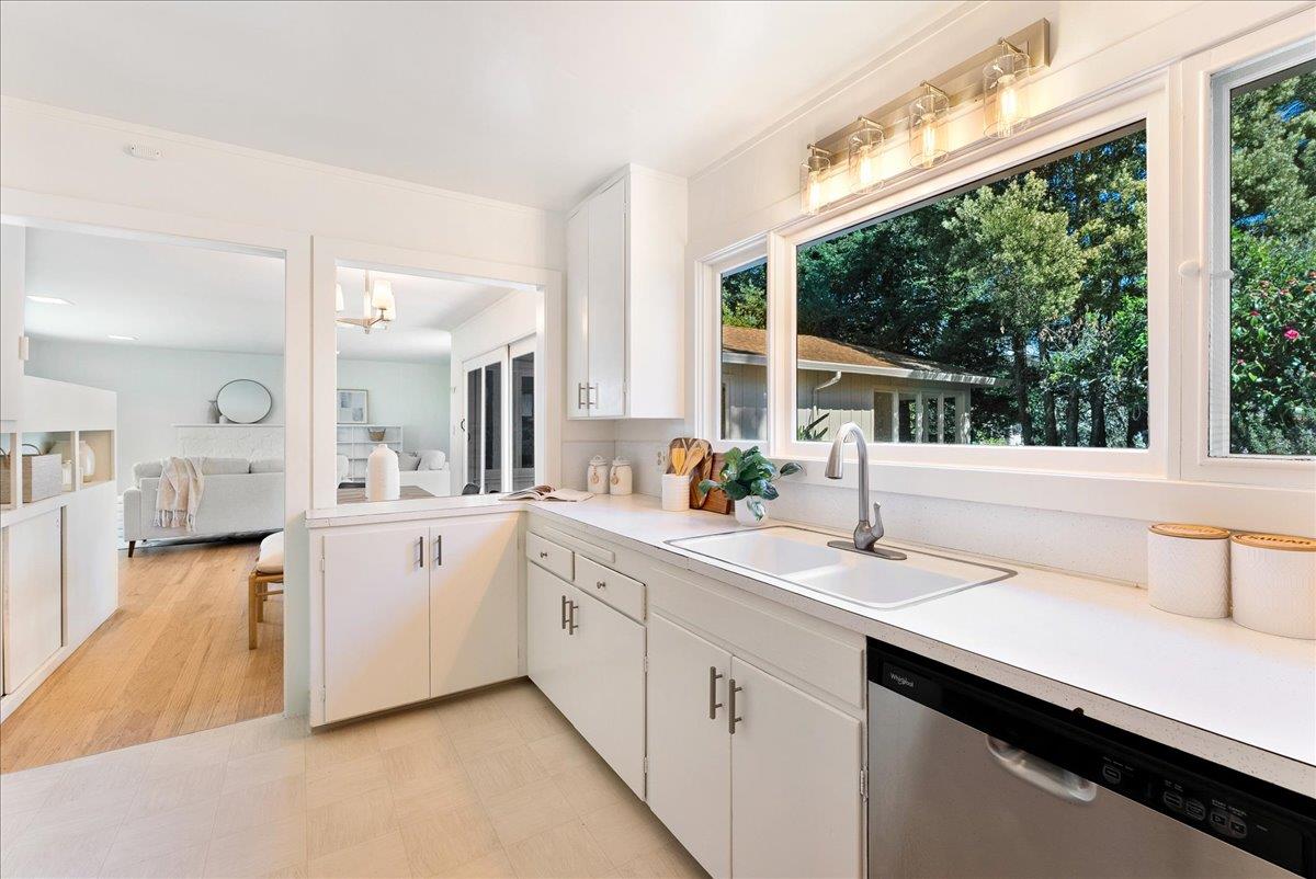 Detail Gallery Image 18 of 46 For 410 13th Ave, Santa Cruz,  CA 95062 - 2 Beds | 1 Baths