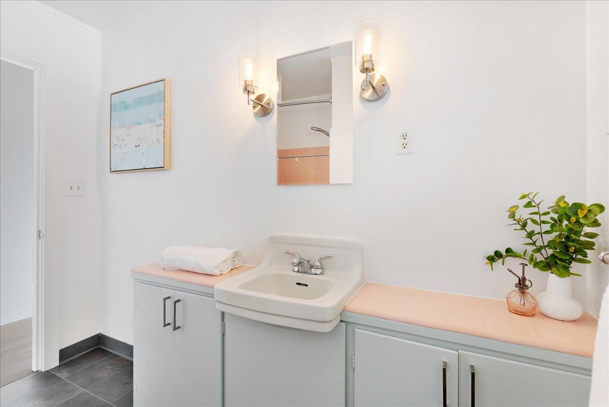 Detail Gallery Image 24 of 46 For 410 13th Ave, Santa Cruz,  CA 95062 - 2 Beds | 1 Baths
