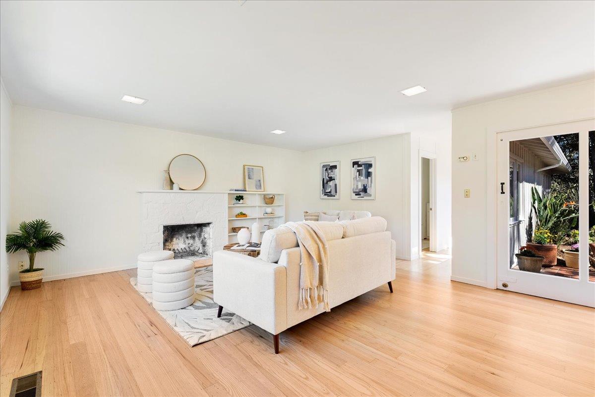 Detail Gallery Image 7 of 46 For 410 13th Ave, Santa Cruz,  CA 95062 - 2 Beds | 1 Baths