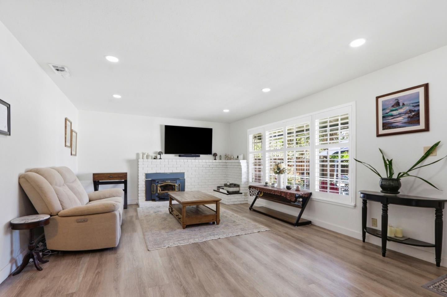 Detail Gallery Image 7 of 27 For 888 Corlista Dr, San Jose,  CA 95128 - 3 Beds | 1/1 Baths