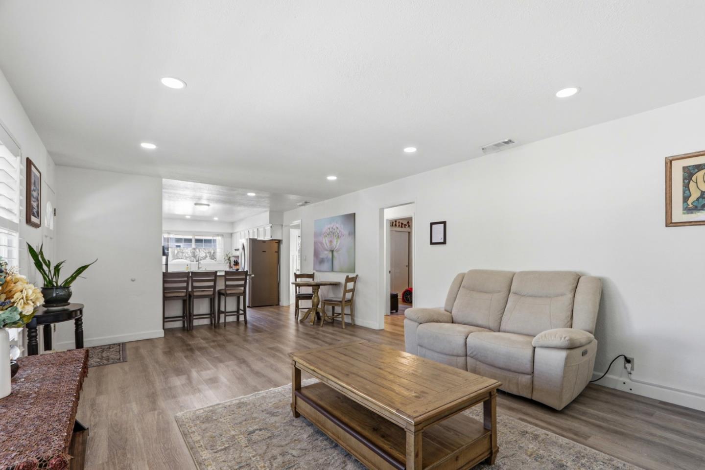 Detail Gallery Image 9 of 27 For 888 Corlista Dr, San Jose,  CA 95128 - 3 Beds | 1/1 Baths