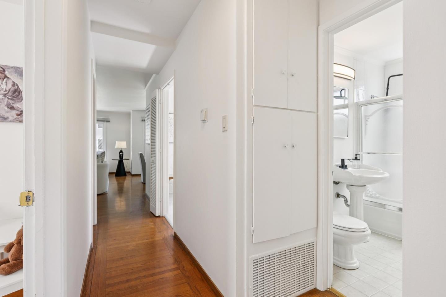 Detail Gallery Image 19 of 38 For 980 Burnett Ave, San Francisco,  CA 94131 - 5 Beds | 2 Baths