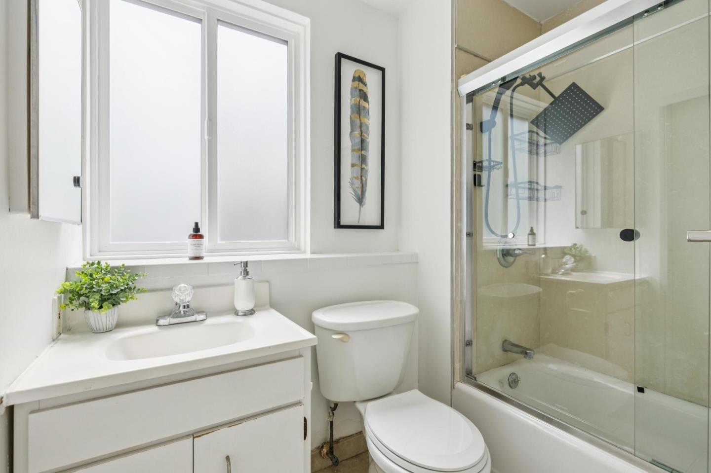 Detail Gallery Image 31 of 38 For 980 Burnett Ave, San Francisco,  CA 94131 - 5 Beds | 2 Baths