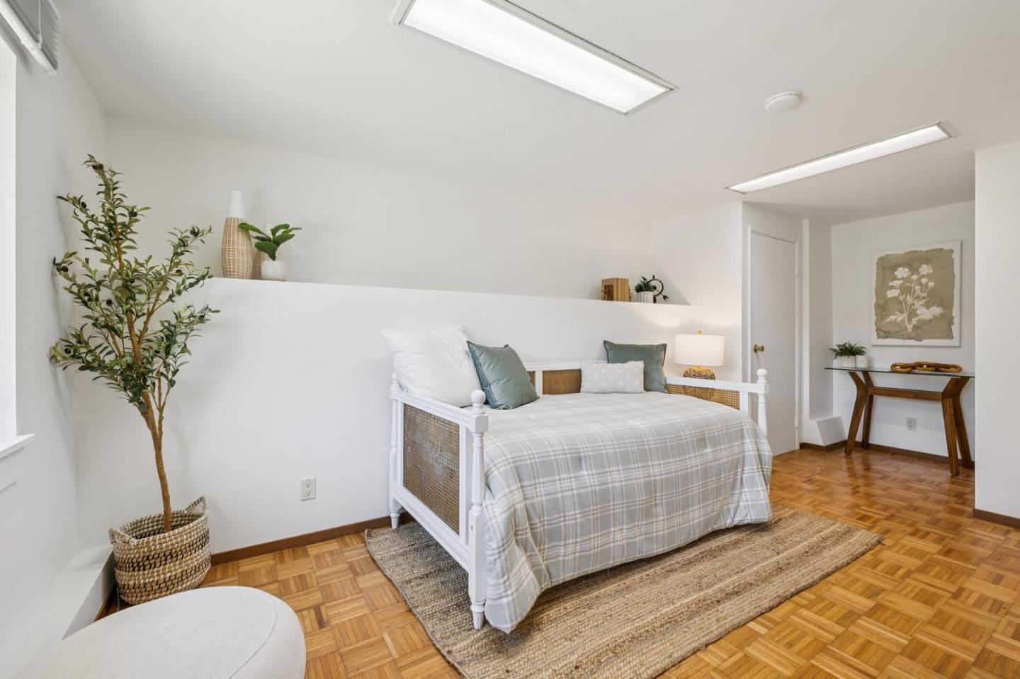 Detail Gallery Image 32 of 38 For 980 Burnett Ave, San Francisco,  CA 94131 - 5 Beds | 2 Baths