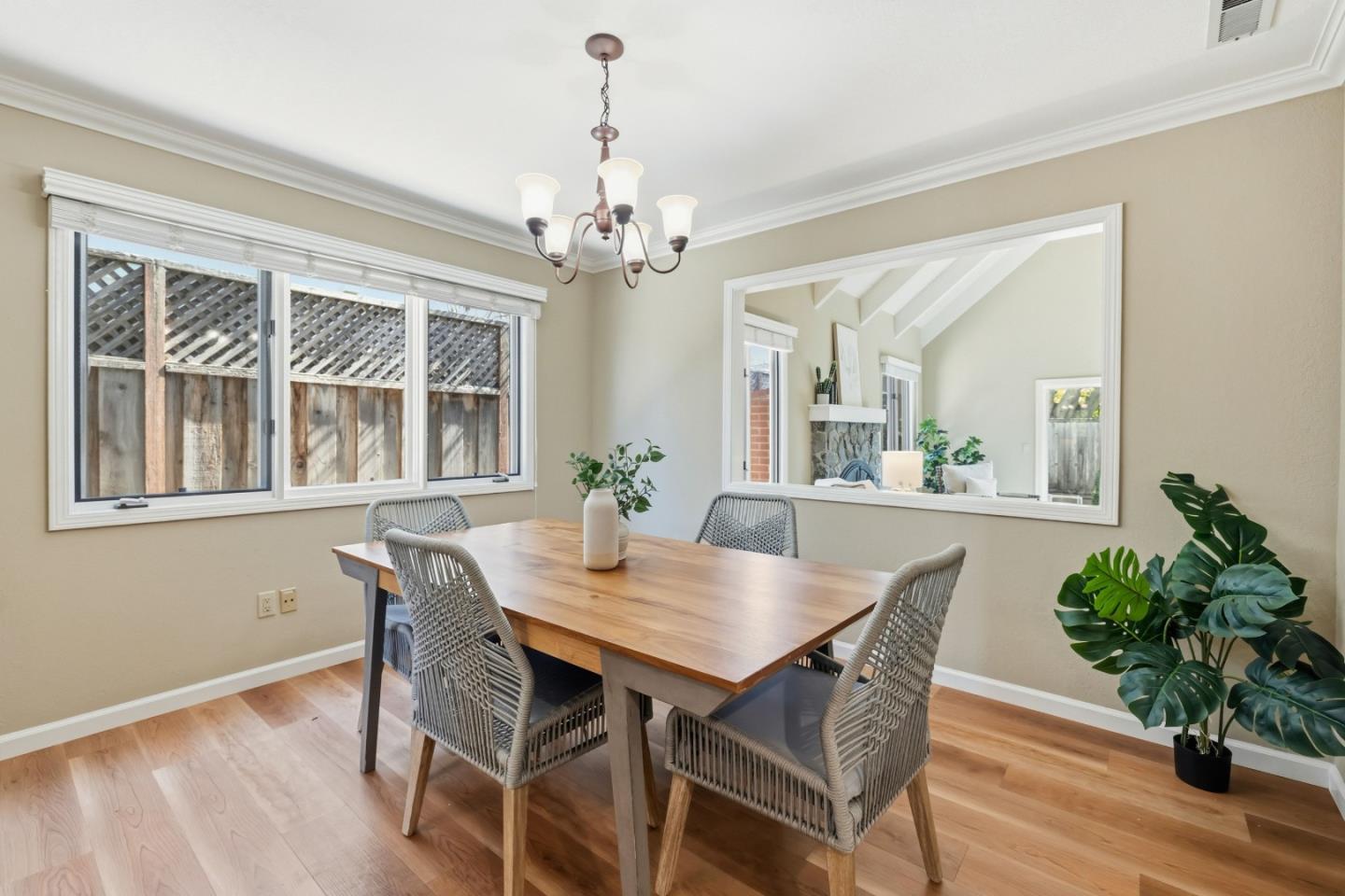 Detail Gallery Image 10 of 36 For 4750 Capitola Rd, Capitola,  CA 95010 - 3 Beds | 2/1 Baths