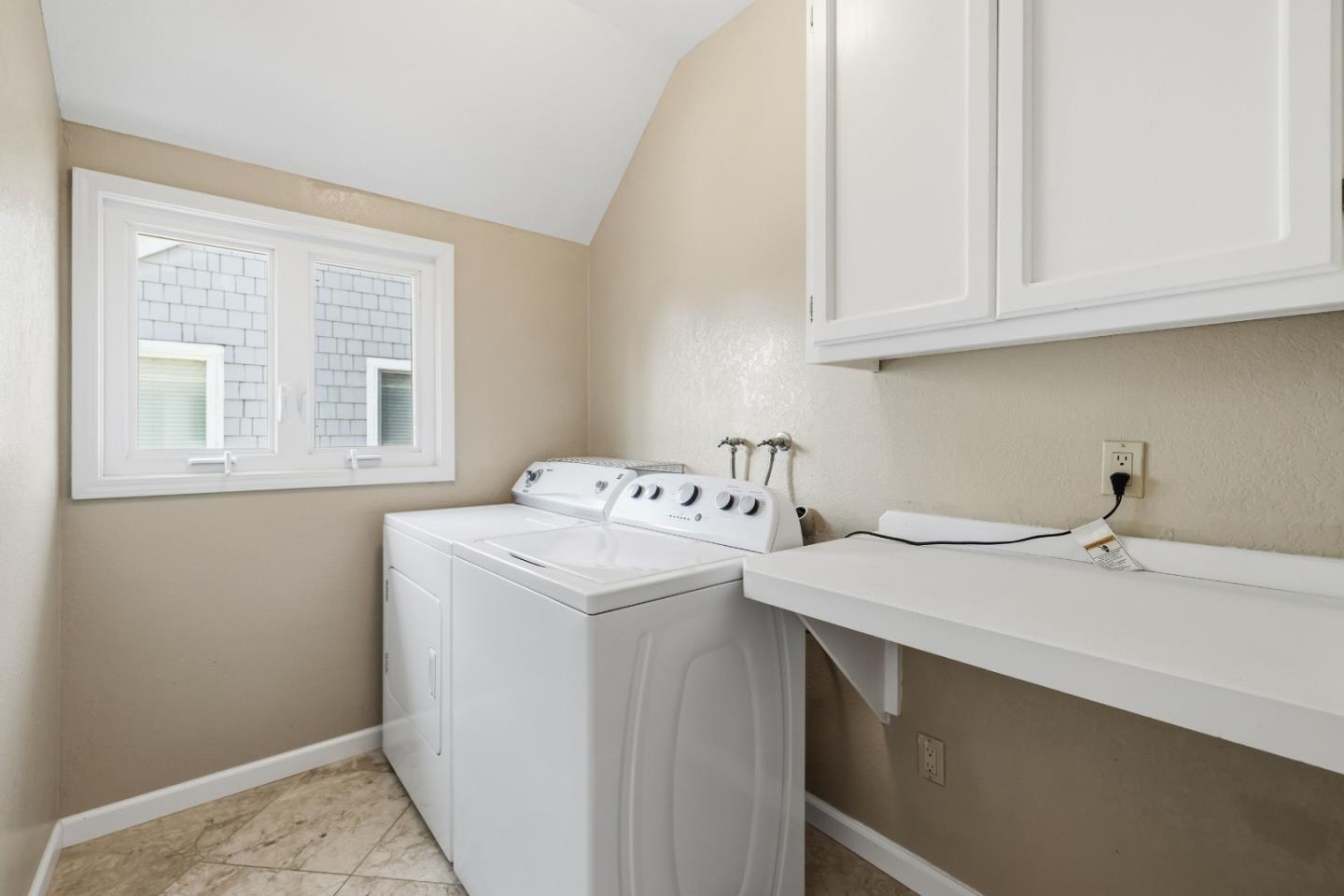 Detail Gallery Image 19 of 36 For 4750 Capitola Rd, Capitola,  CA 95010 - 3 Beds | 2/1 Baths