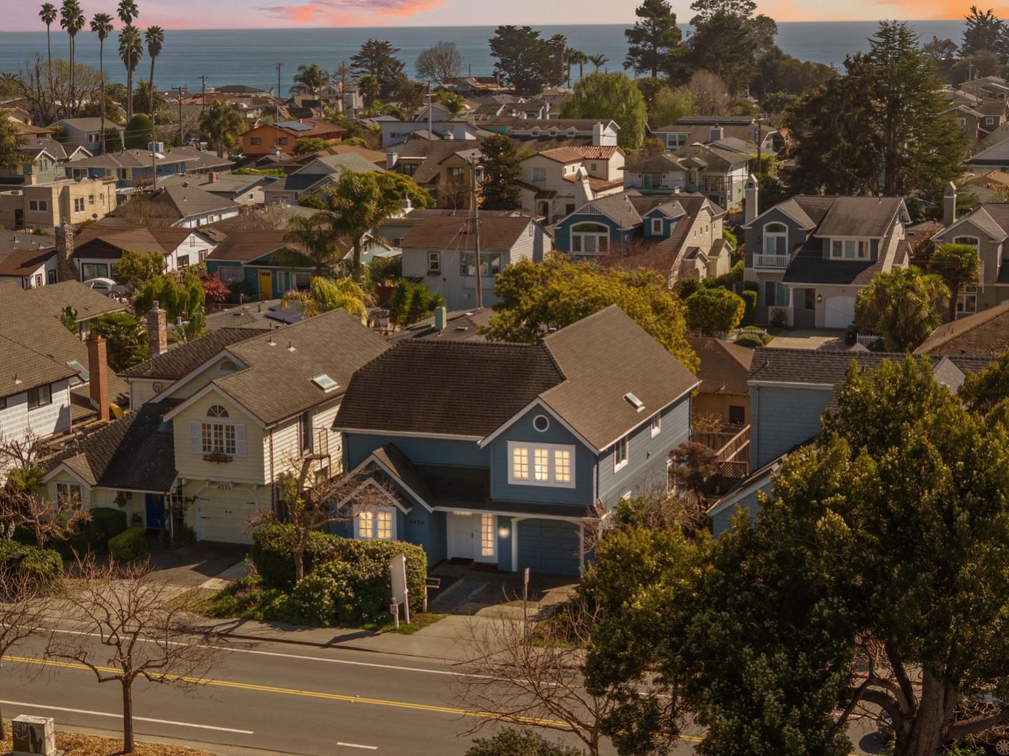 Detail Gallery Image 30 of 36 For 4750 Capitola Rd, Capitola,  CA 95010 - 3 Beds | 2/1 Baths