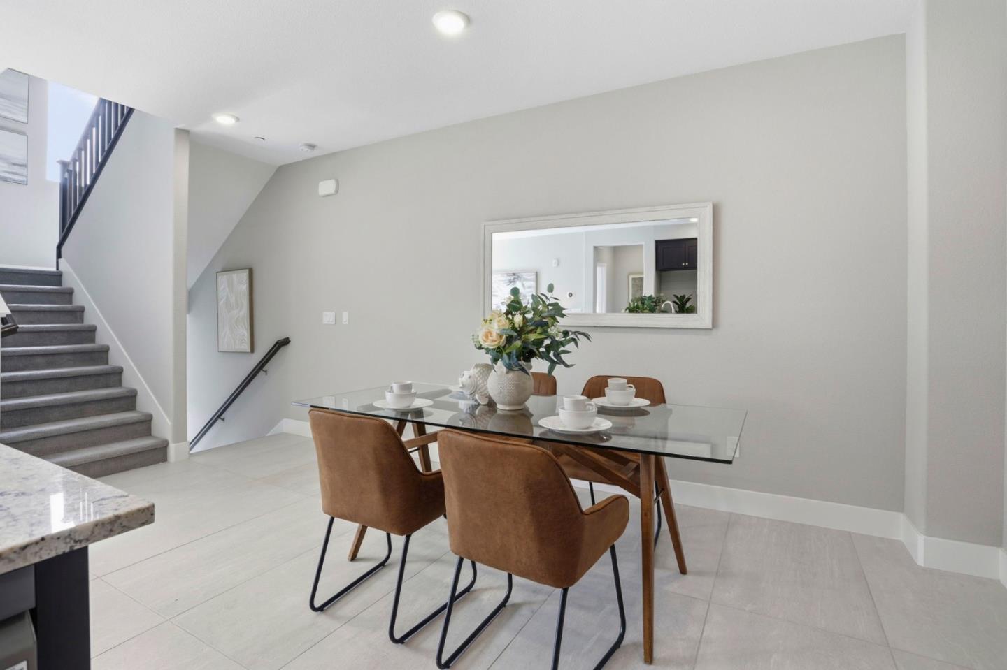 Detail Gallery Image 11 of 35 For 670 Squire Ave, San Jose,  CA 95133 - 3 Beds | 3 Baths