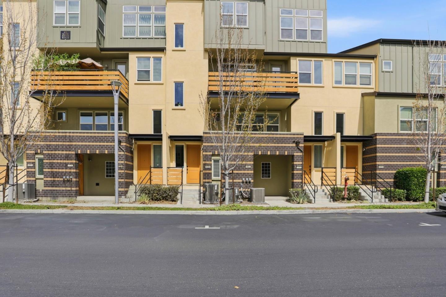 Detail Gallery Image 2 of 35 For 670 Squire Ave, San Jose,  CA 95133 - 3 Beds | 3 Baths