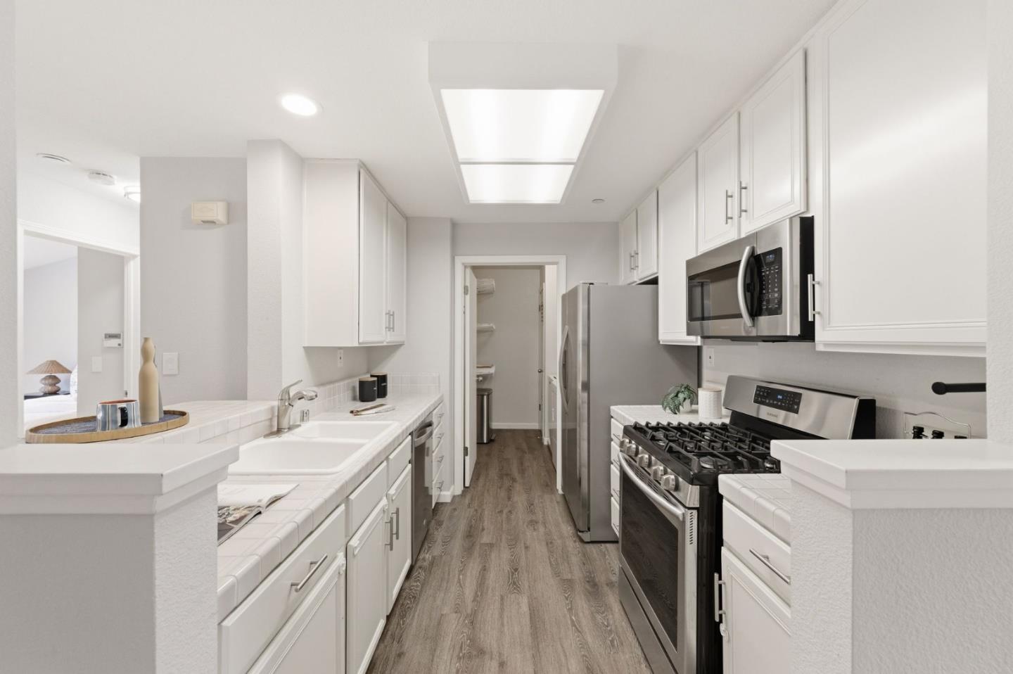 Detail Gallery Image 10 of 41 For 602 Arcadia Ter #305,  Sunnyvale,  CA 94085 - 2 Beds | 2 Baths