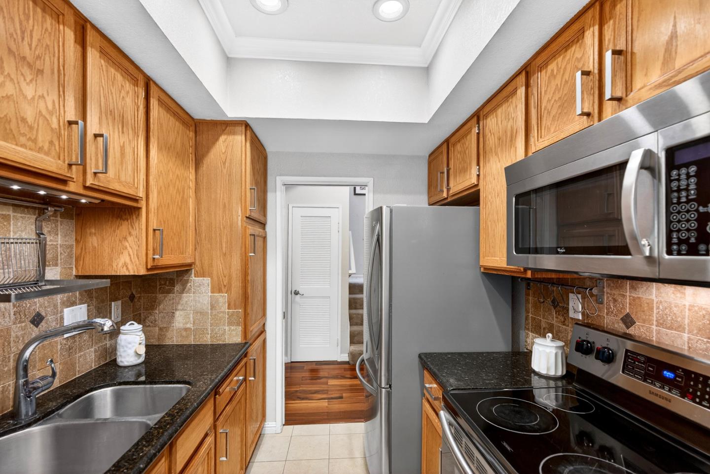 Detail Gallery Image 4 of 35 For 22330 Homestead Rd #214,  Cupertino,  CA 95014 - 2 Beds | 2 Baths