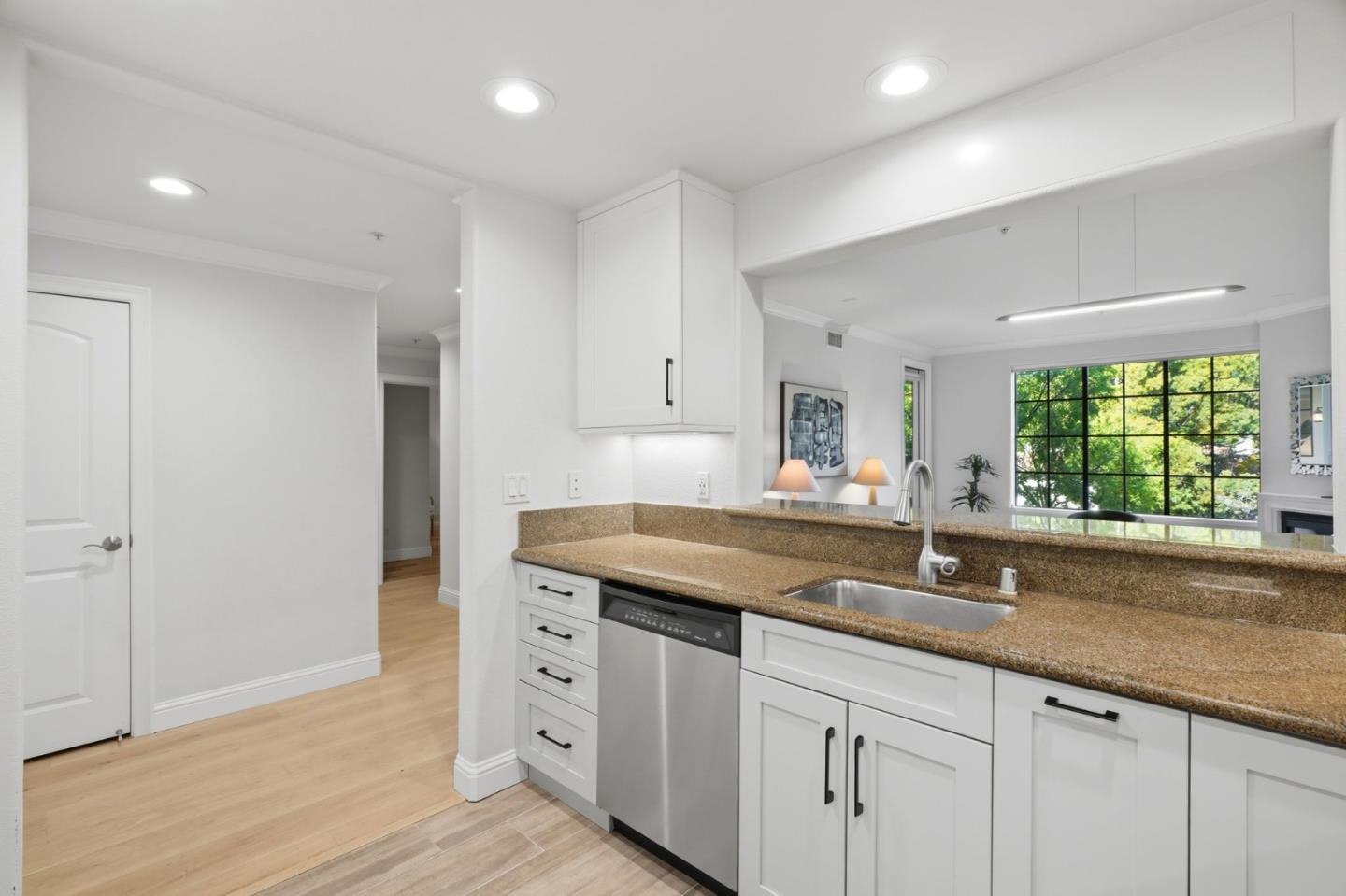 Detail Gallery Image 16 of 67 For 633 Elm St #209,  San Carlos,  CA 94070 - 2 Beds | 2 Baths