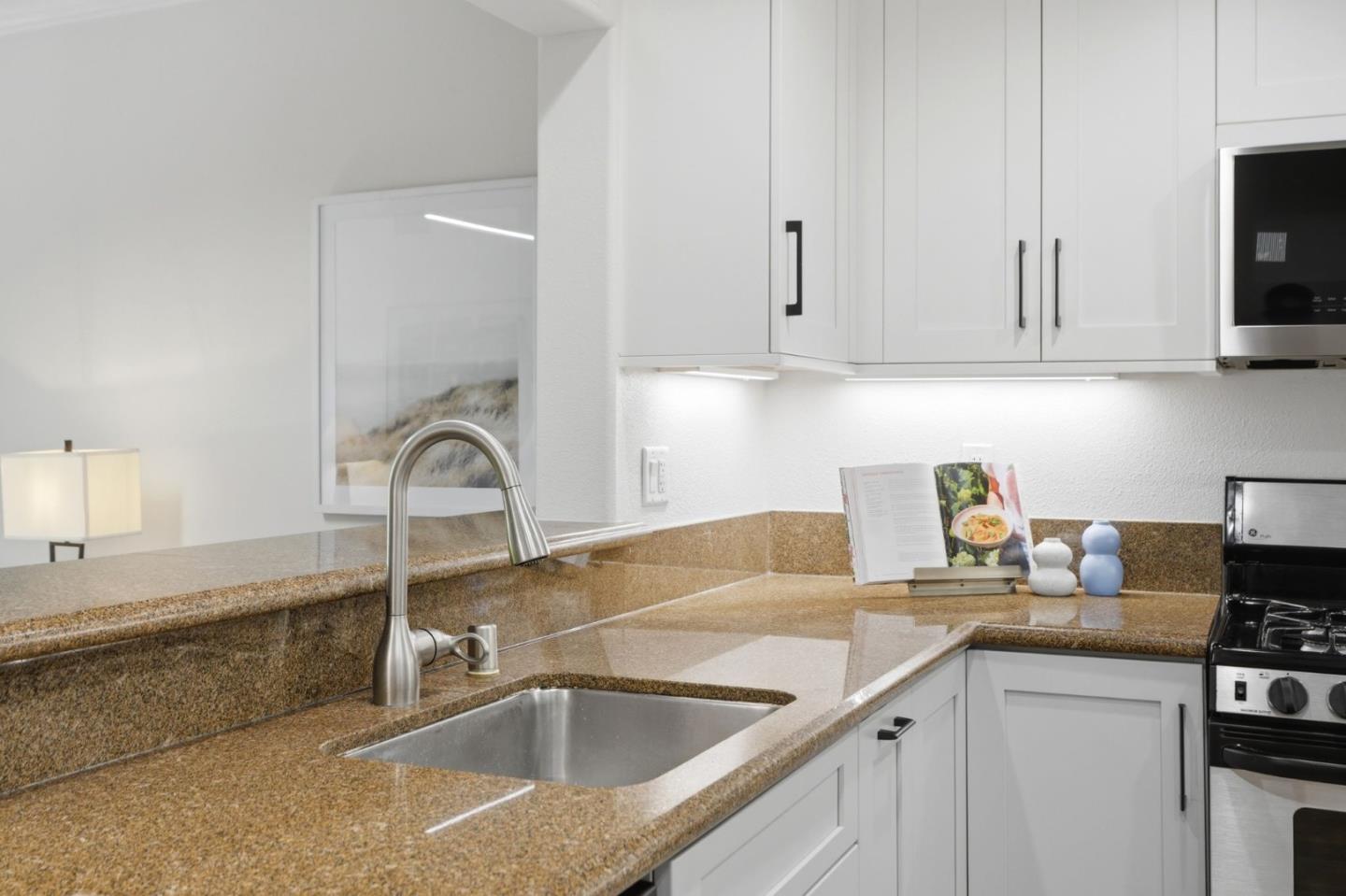 Detail Gallery Image 17 of 67 For 633 Elm St #209,  San Carlos,  CA 94070 - 2 Beds | 2 Baths