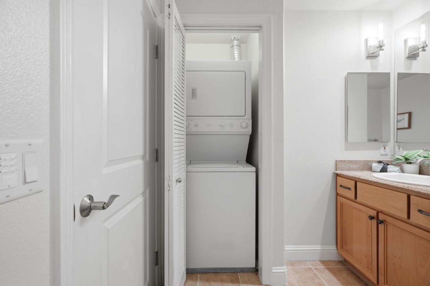 Detail Gallery Image 33 of 67 For 633 Elm St #209,  San Carlos,  CA 94070 - 2 Beds | 2 Baths