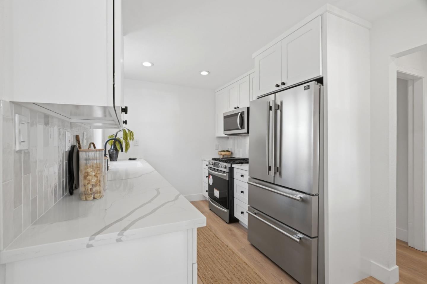 Detail Gallery Image 10 of 33 For 1355 Regent St, Redwood City,  CA 94061 - 4 Beds | 2 Baths