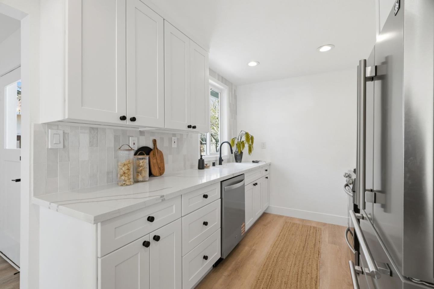 Detail Gallery Image 11 of 33 For 1355 Regent St, Redwood City,  CA 94061 - 4 Beds | 2 Baths
