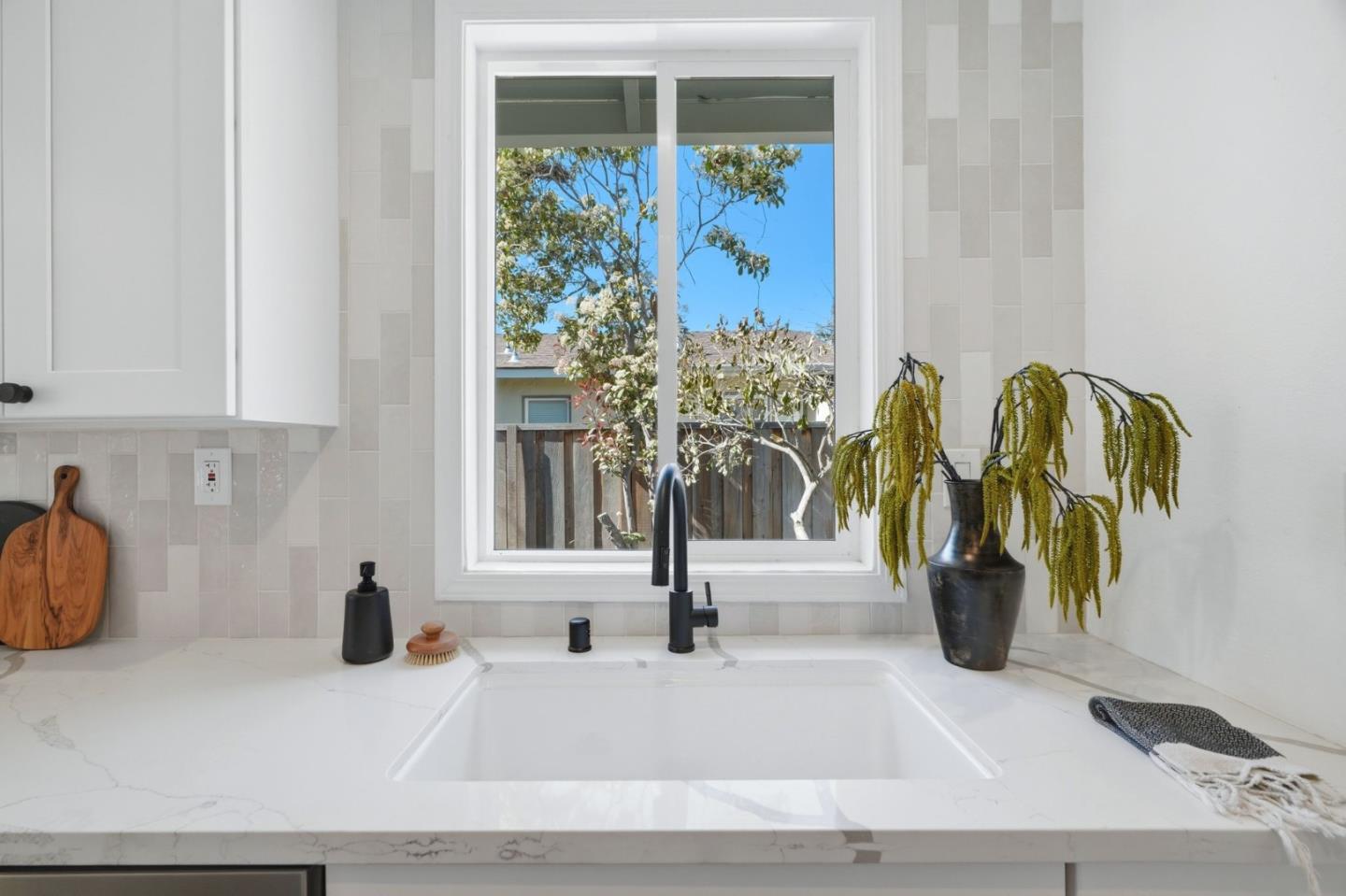 Detail Gallery Image 13 of 33 For 1355 Regent St, Redwood City,  CA 94061 - 4 Beds | 2 Baths