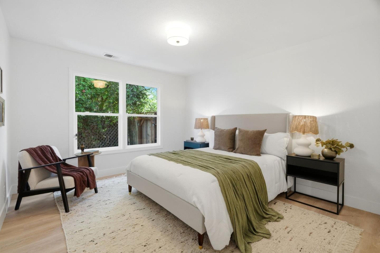 Detail Gallery Image 14 of 33 For 1355 Regent St, Redwood City,  CA 94061 - 4 Beds | 2 Baths