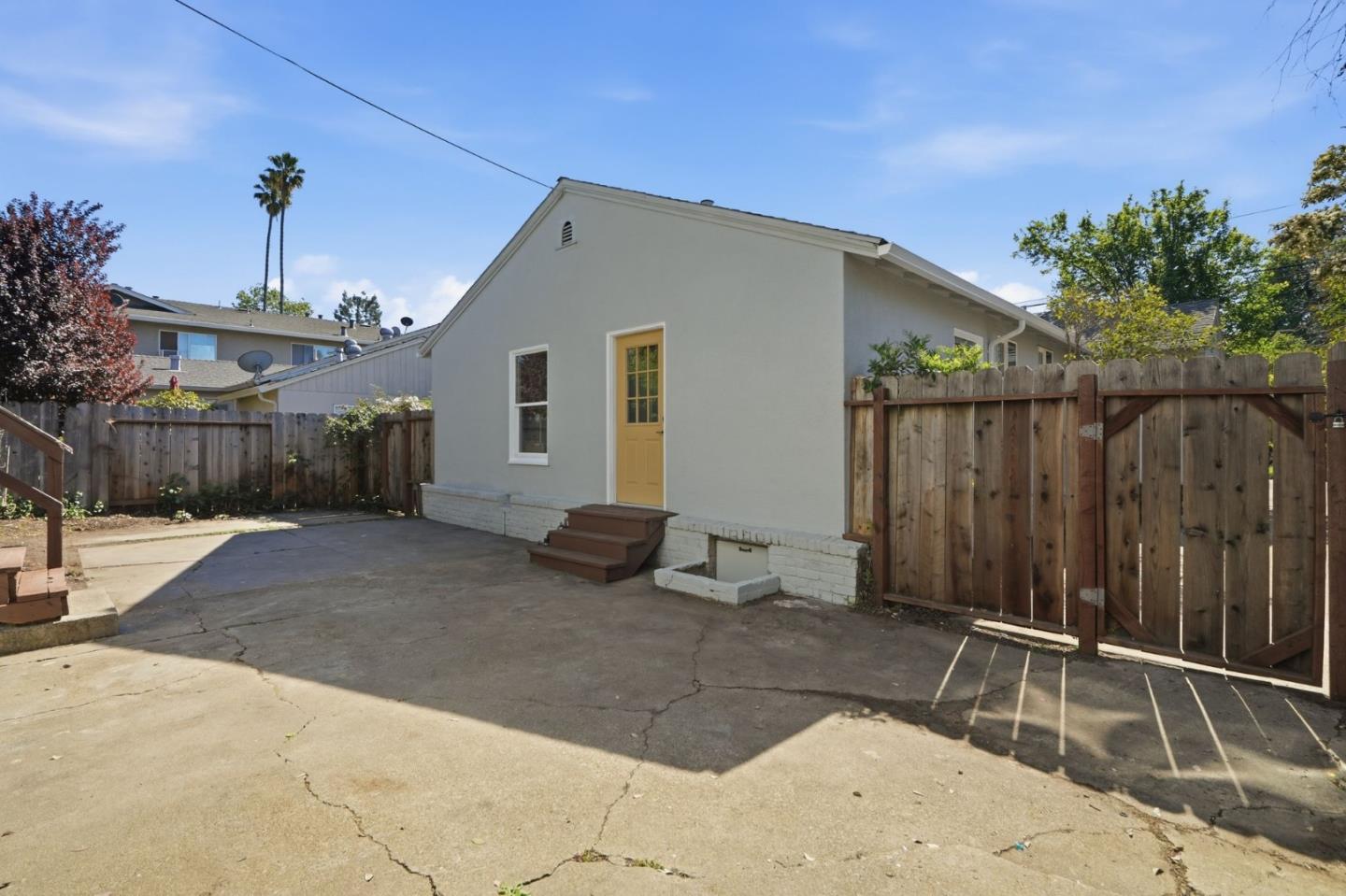 Detail Gallery Image 18 of 33 For 1355 Regent St, Redwood City,  CA 94061 - 4 Beds | 2 Baths