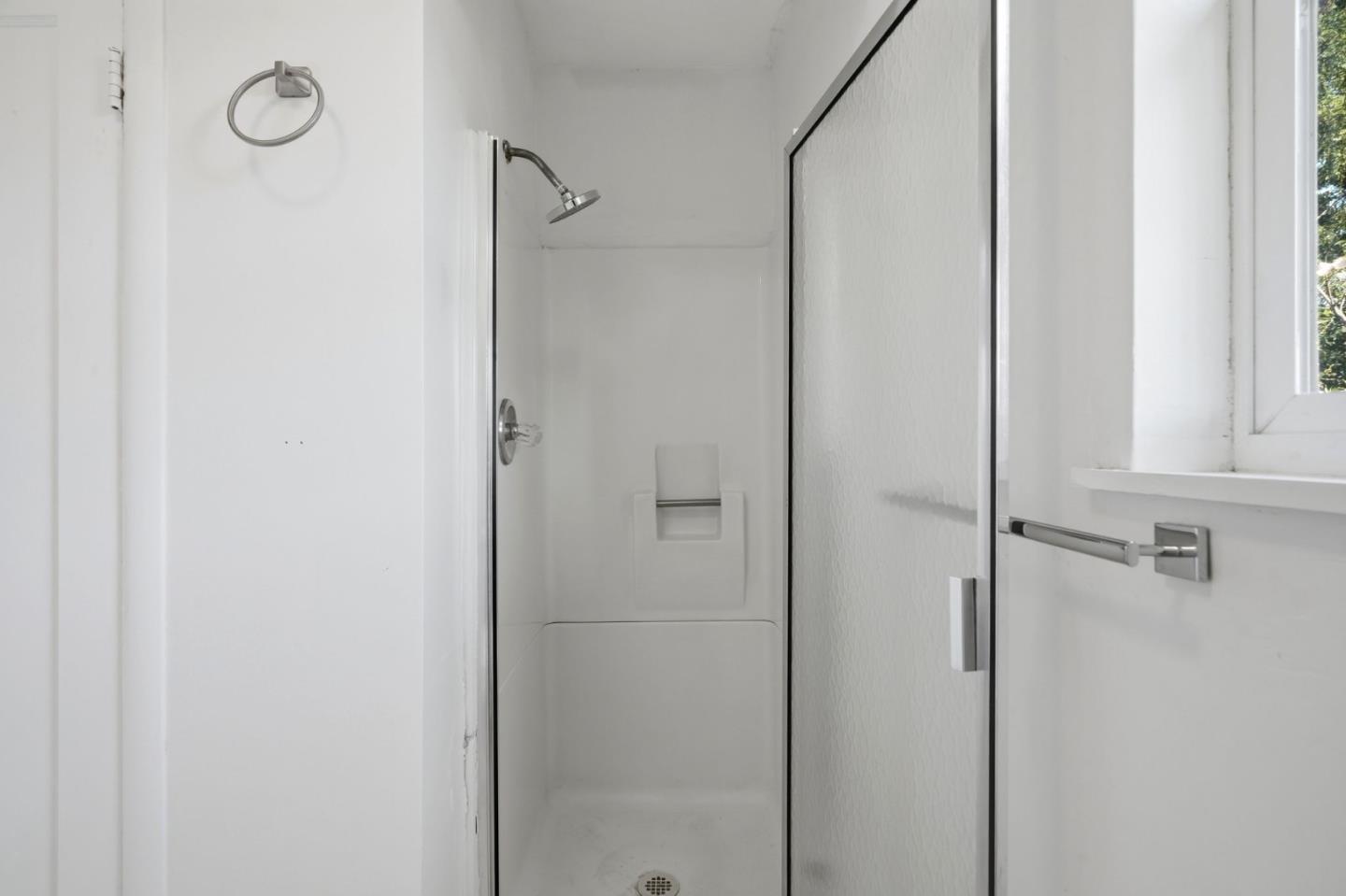 Detail Gallery Image 27 of 33 For 1355 Regent St, Redwood City,  CA 94061 - 4 Beds | 2 Baths