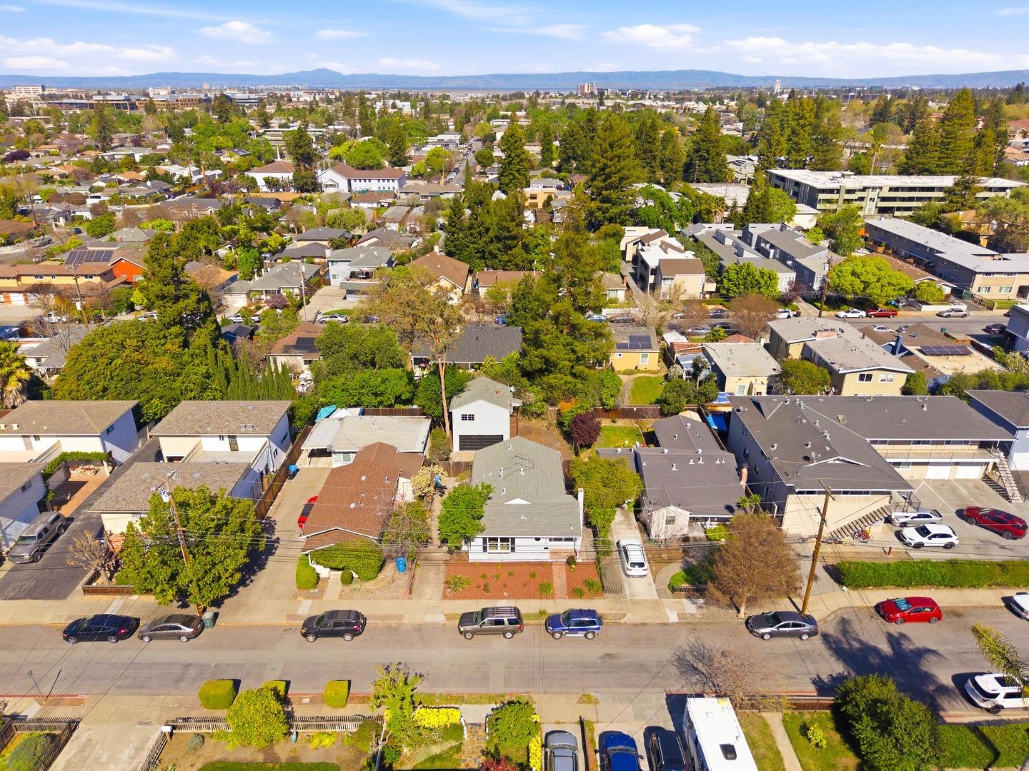 Detail Gallery Image 30 of 33 For 1355 Regent St, Redwood City,  CA 94061 - 4 Beds | 2 Baths