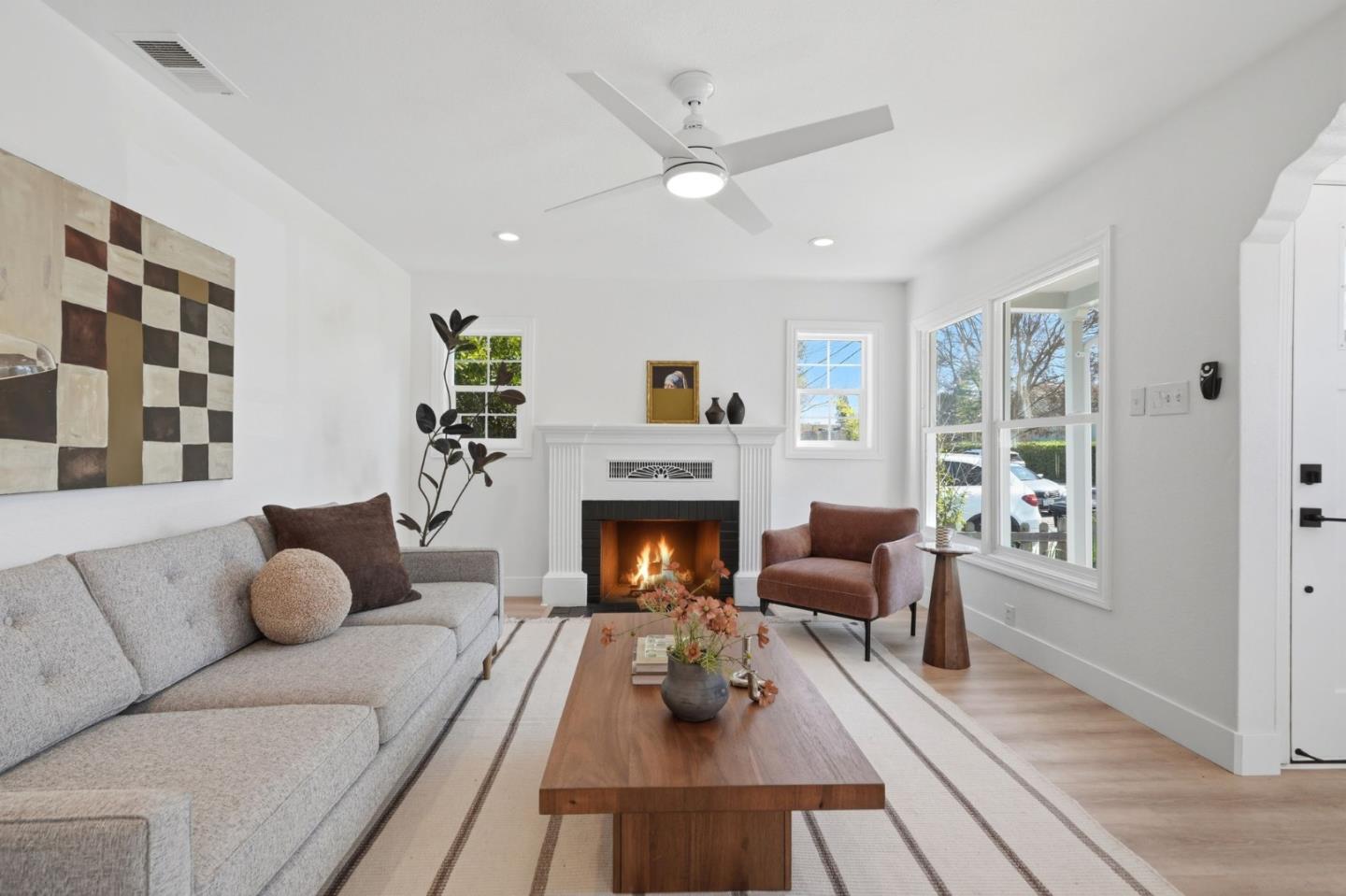 Detail Gallery Image 4 of 33 For 1355 Regent St, Redwood City,  CA 94061 - 4 Beds | 2 Baths