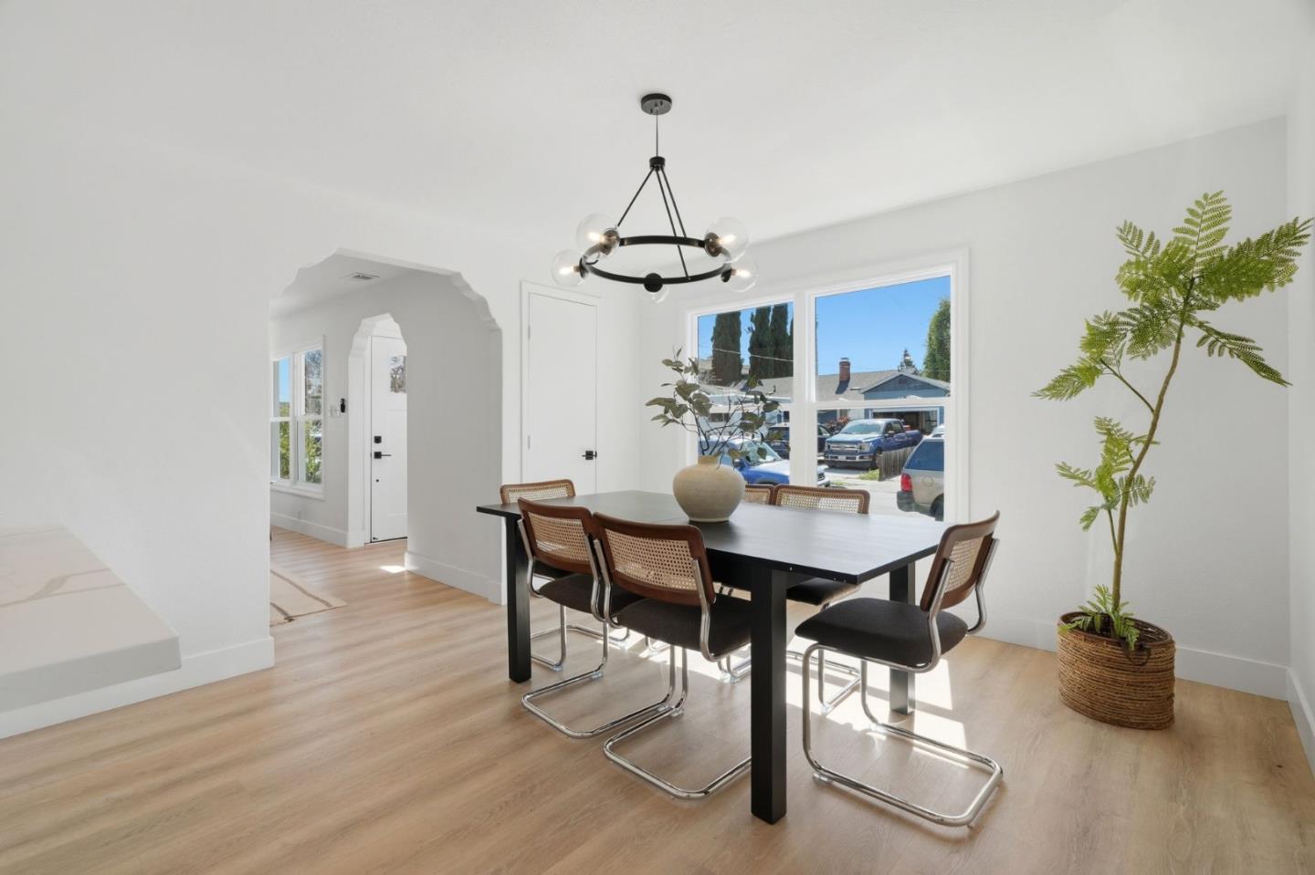 Detail Gallery Image 6 of 33 For 1355 Regent St, Redwood City,  CA 94061 - 4 Beds | 2 Baths