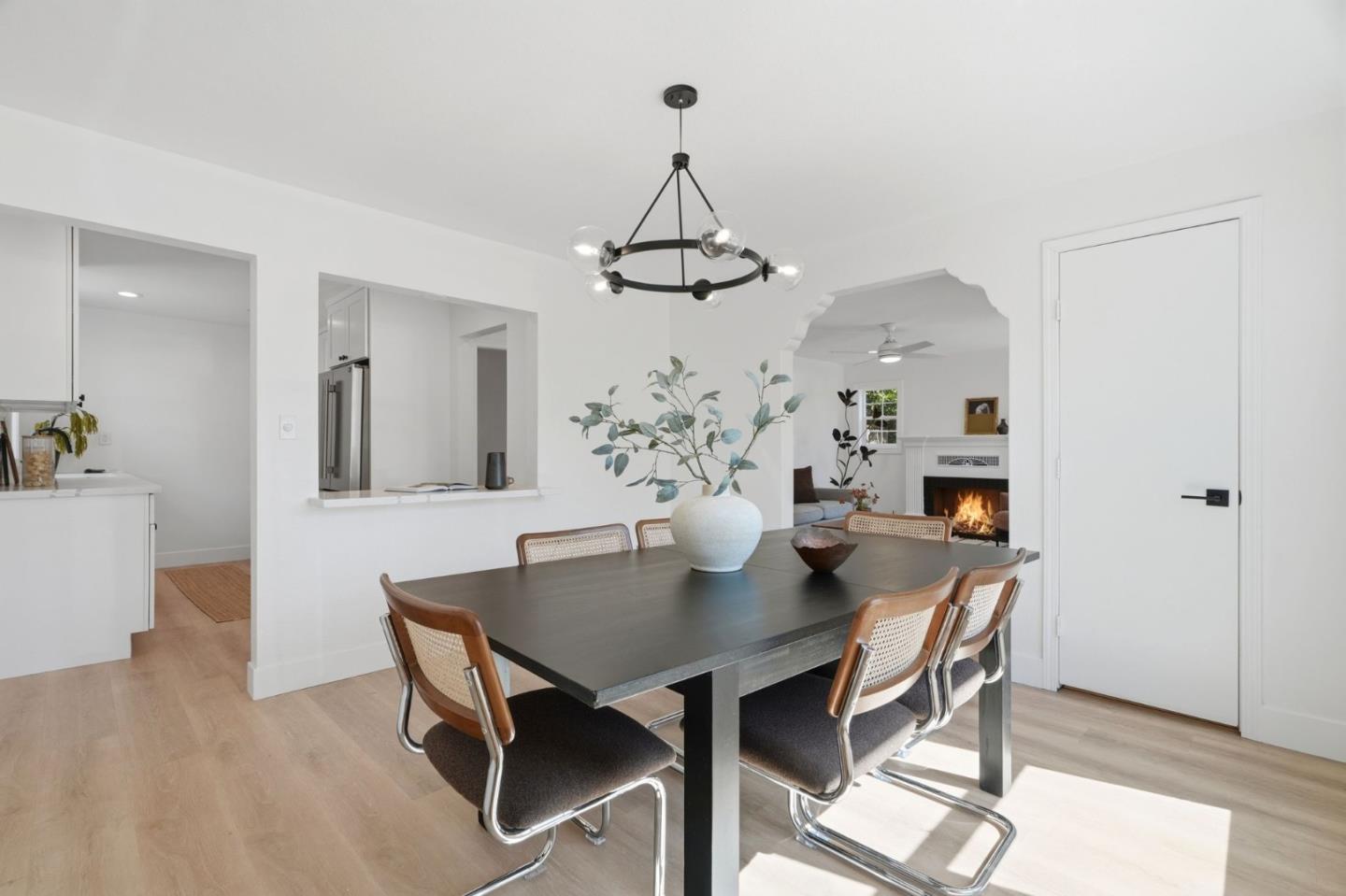 Detail Gallery Image 8 of 33 For 1355 Regent St, Redwood City,  CA 94061 - 4 Beds | 2 Baths