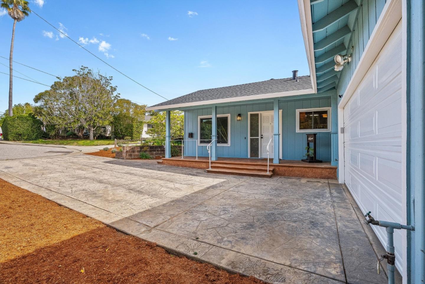 Detail Gallery Image 8 of 49 For 1920 Koopmans Ave, Santa Cruz,  CA 95062 - 3 Beds | 2 Baths