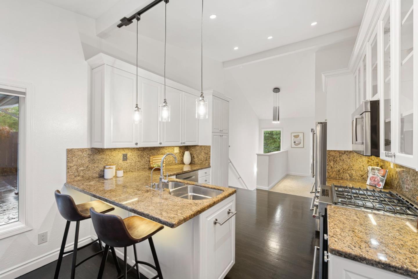 Detail Gallery Image 10 of 42 For 2937 San Juan Blvd, Belmont,  CA 94002 - 3 Beds | 2 Baths