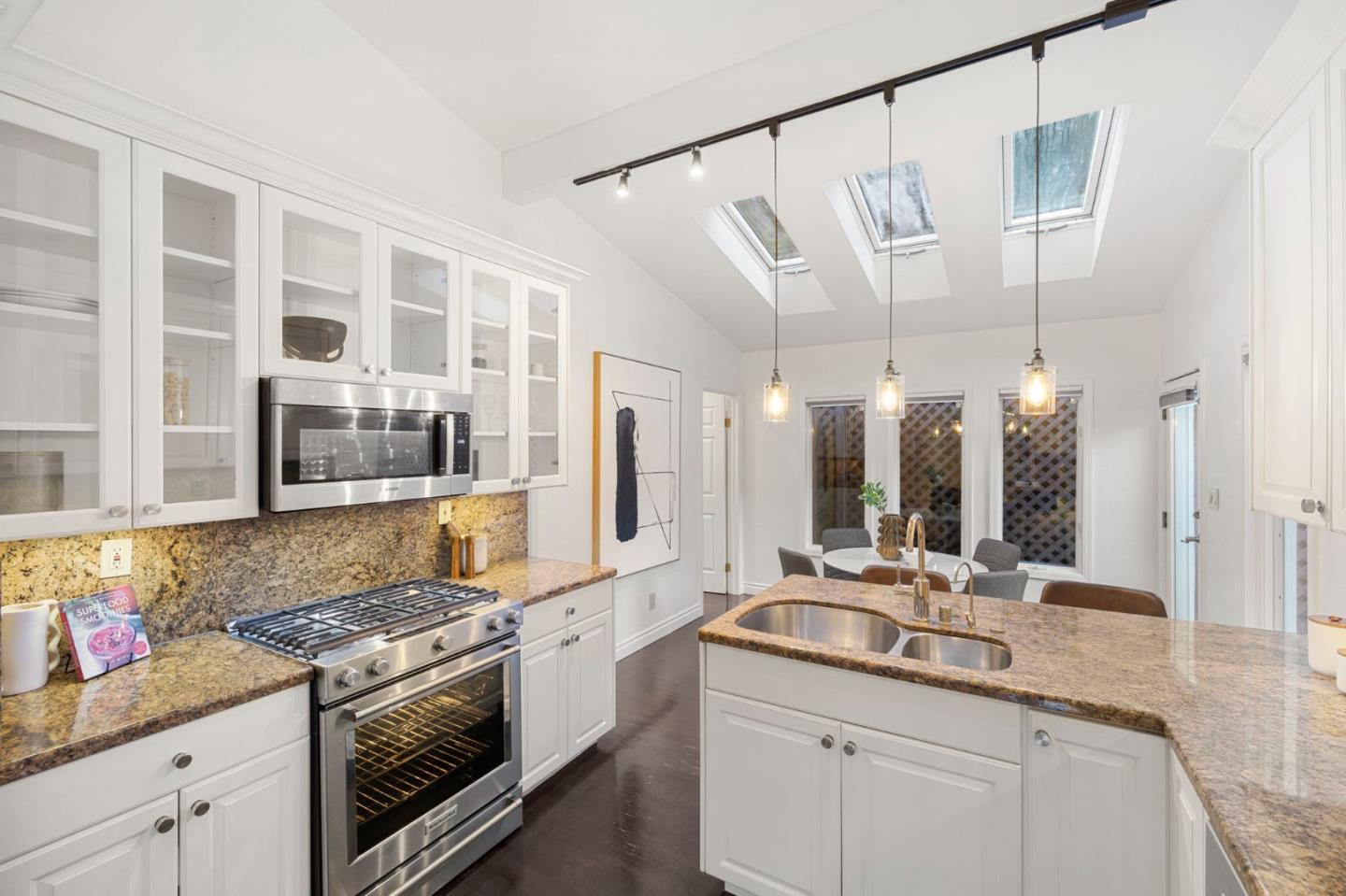 Detail Gallery Image 8 of 42 For 2937 San Juan Blvd, Belmont,  CA 94002 - 3 Beds | 2 Baths