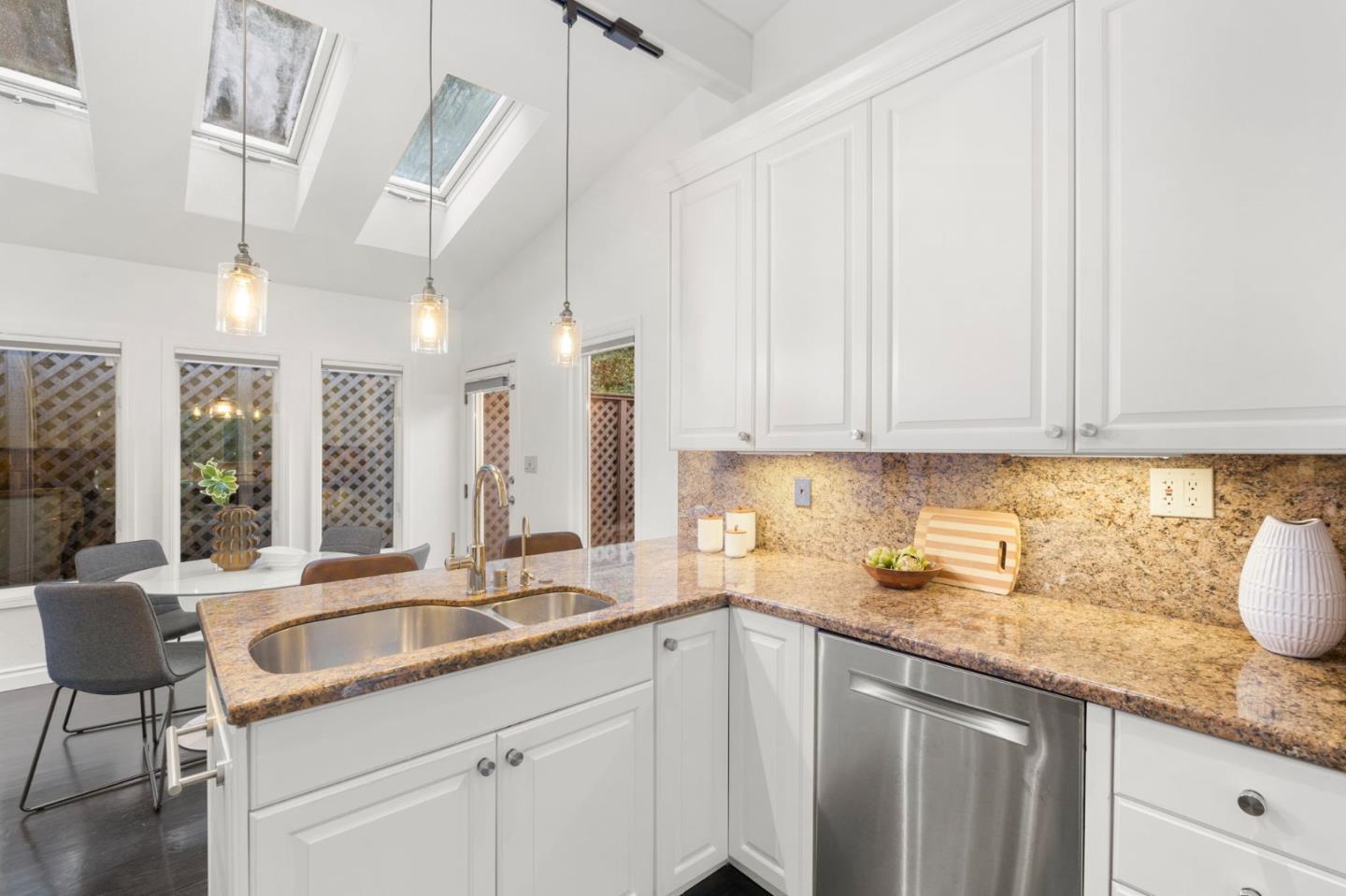 Detail Gallery Image 9 of 42 For 2937 San Juan Blvd, Belmont,  CA 94002 - 3 Beds | 2 Baths