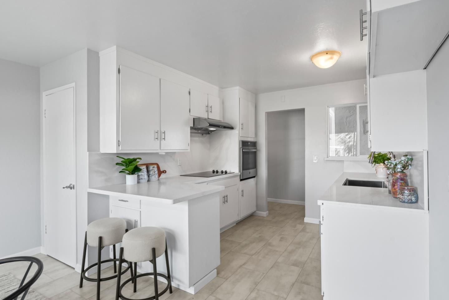 Detail Gallery Image 11 of 23 For 1546 Nuthatch Ln, Sunnyvale,  CA 94087 - 3 Beds | 2 Baths