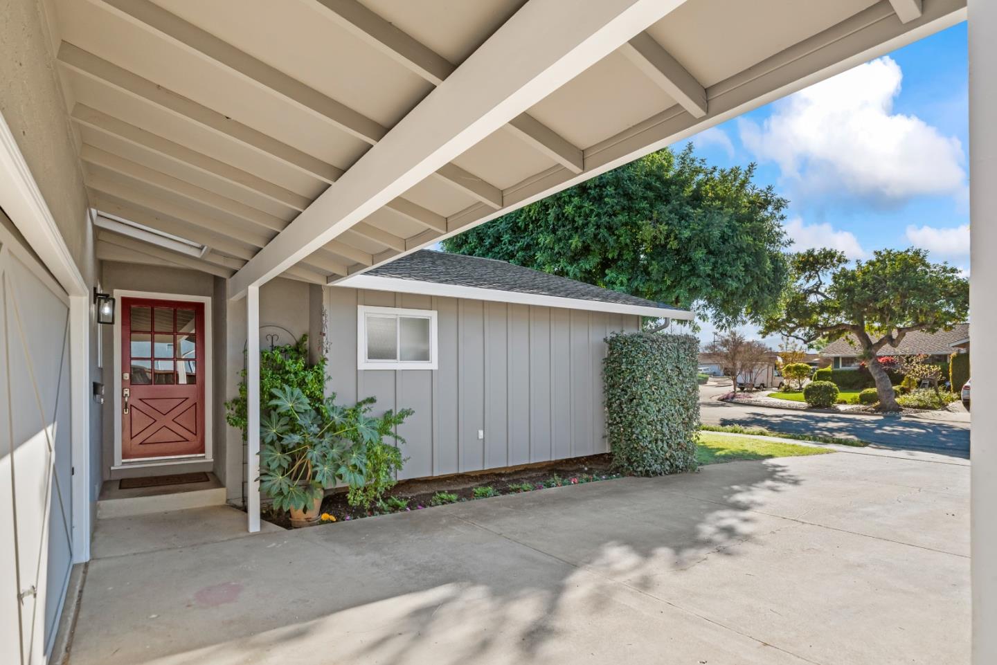 Detail Gallery Image 2 of 23 For 1546 Nuthatch Ln, Sunnyvale,  CA 94087 - 3 Beds | 2 Baths