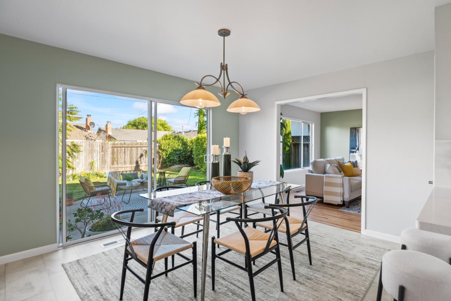 Detail Gallery Image 8 of 23 For 1546 Nuthatch Ln, Sunnyvale,  CA 94087 - 3 Beds | 2 Baths