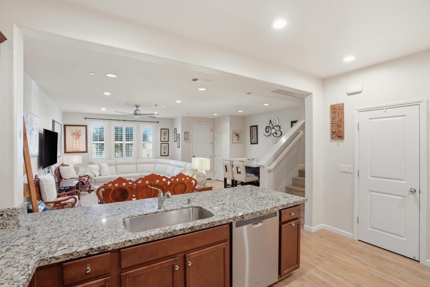 Detail Gallery Image 10 of 27 For 14842 Kit Carson Dr, Marina,  CA 93933 - 3 Beds | 2/1 Baths