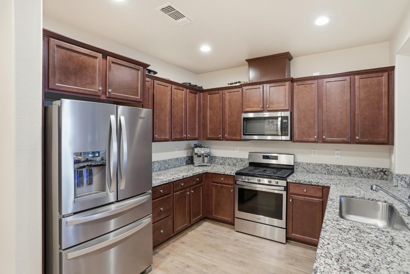 Detail Gallery Image 8 of 27 For 14842 Kit Carson Dr, Marina,  CA 93933 - 3 Beds | 2/1 Baths
