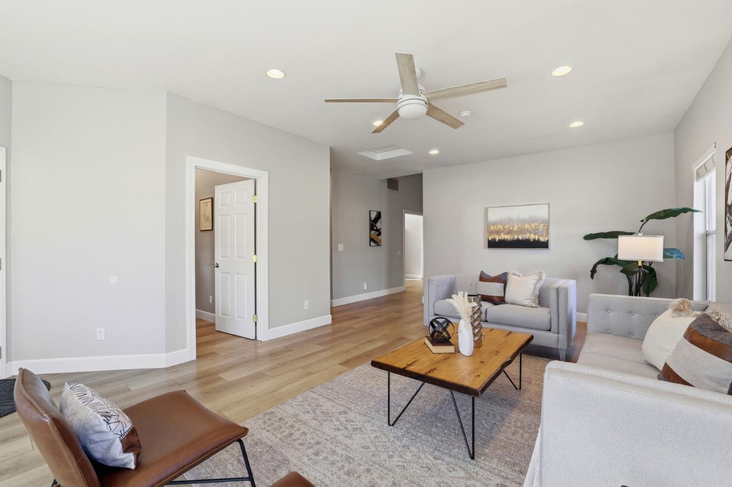 Detail Gallery Image 6 of 43 For 6352 Mayo Dr, San Jose,  CA 95123 - 4 Beds | 2/1 Baths