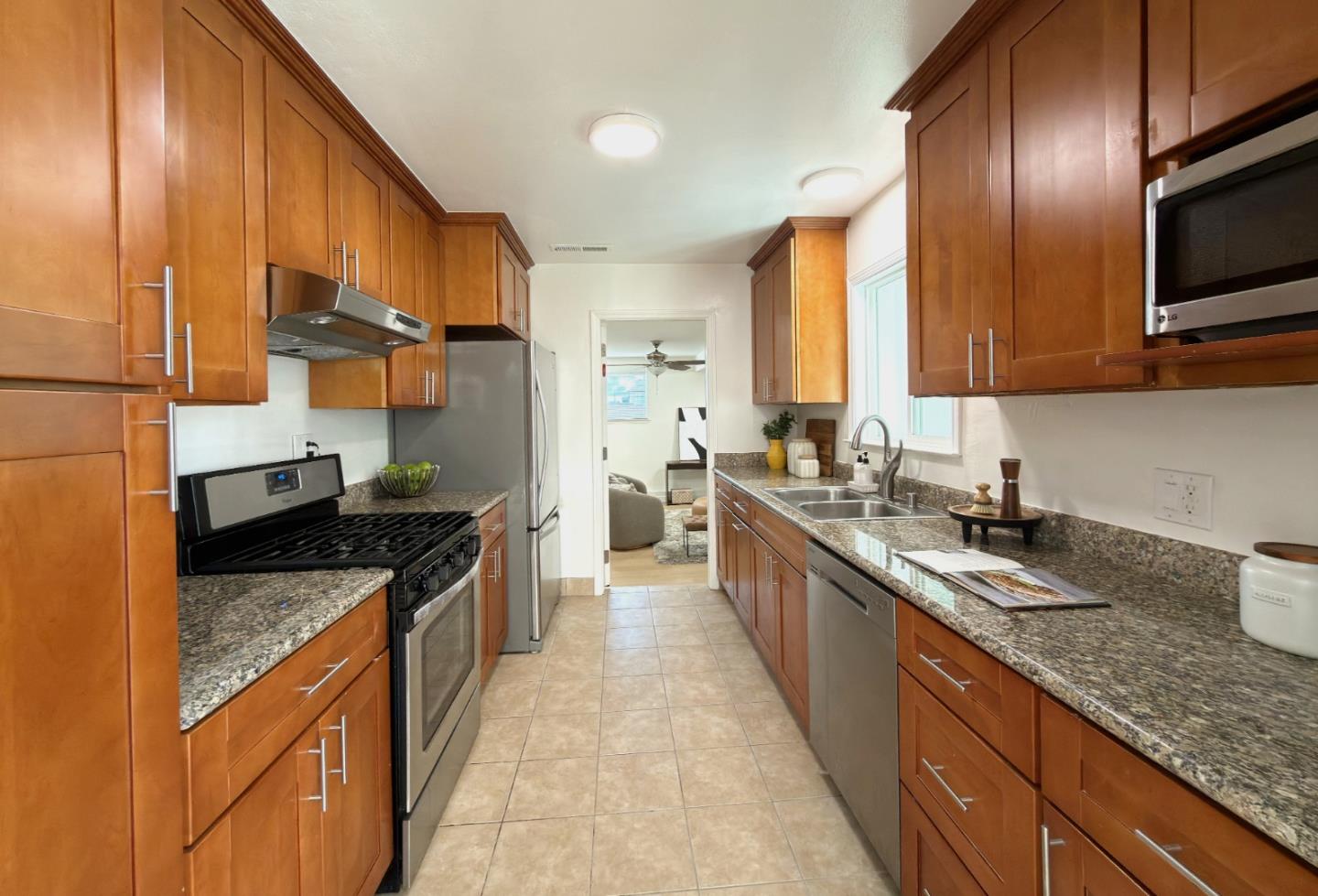 Detail Gallery Image 6 of 15 For 3050 Santa Maria Ave, Santa Clara,  CA 95051 - 3 Beds | 2 Baths