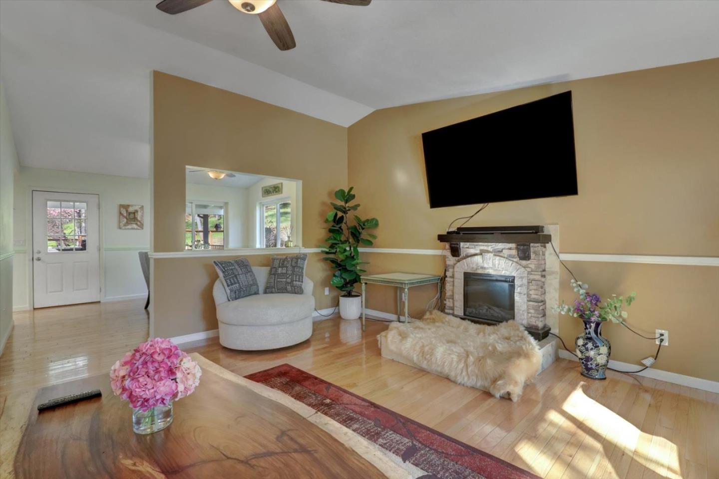 Detail Gallery Image 10 of 69 For 11544 Torrey Pines Dr, Auburn_NVA,  CA 95602 - 3 Beds | 2/1 Baths