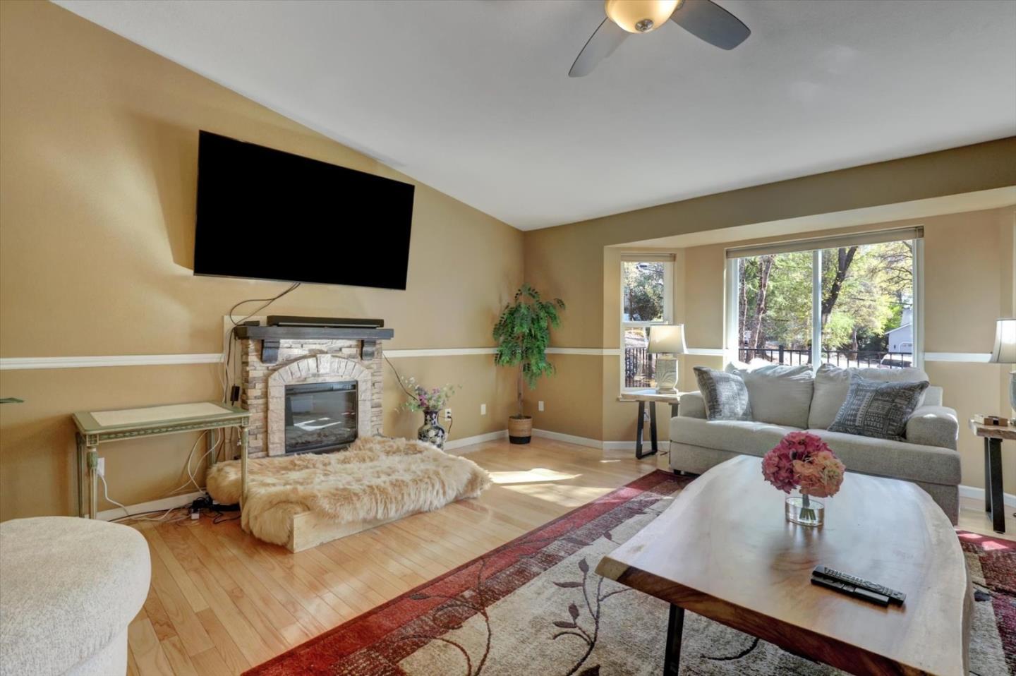 Detail Gallery Image 6 of 69 For 11544 Torrey Pines Dr, Auburn_NVA,  CA 95602 - 3 Beds | 2/1 Baths