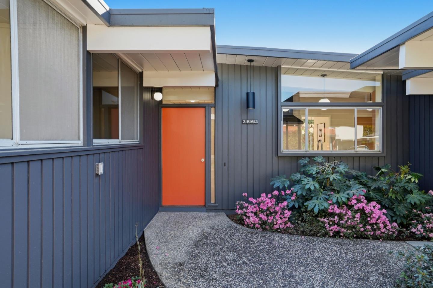 Detail Gallery Image 2 of 53 For 3862 Mumford Pl, Palo Alto,  CA 94306 - 4 Beds | 2/1 Baths