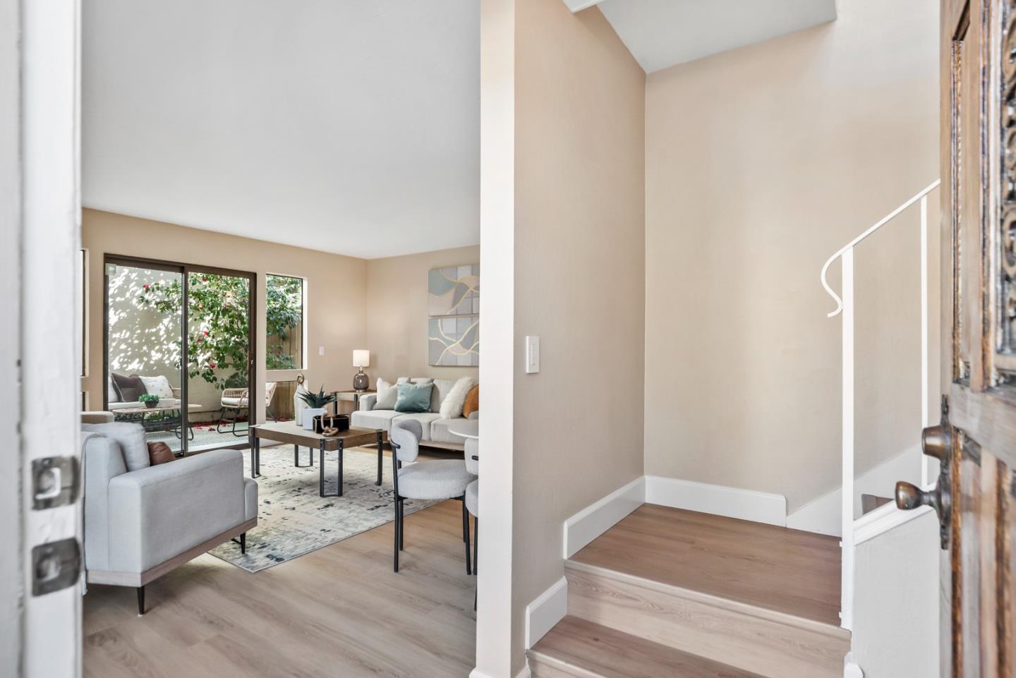 Detail Gallery Image 3 of 33 For 812 Kingfisher Ter, Sunnyvale,  CA 94087 - 2 Beds | 2/1 Baths