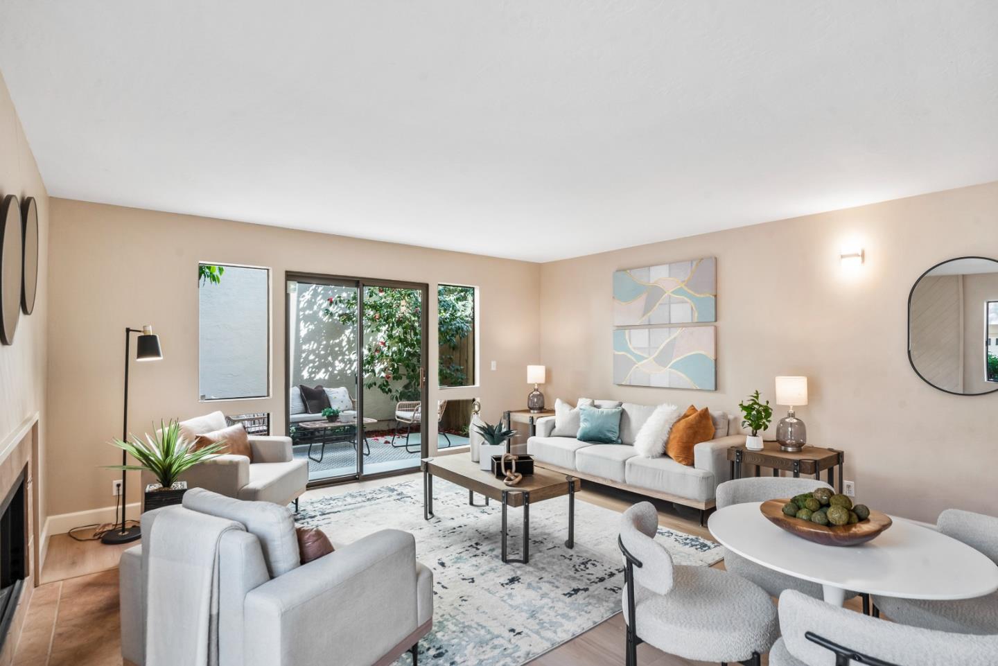 Detail Gallery Image 4 of 33 For 812 Kingfisher Ter, Sunnyvale,  CA 94087 - 2 Beds | 2/1 Baths