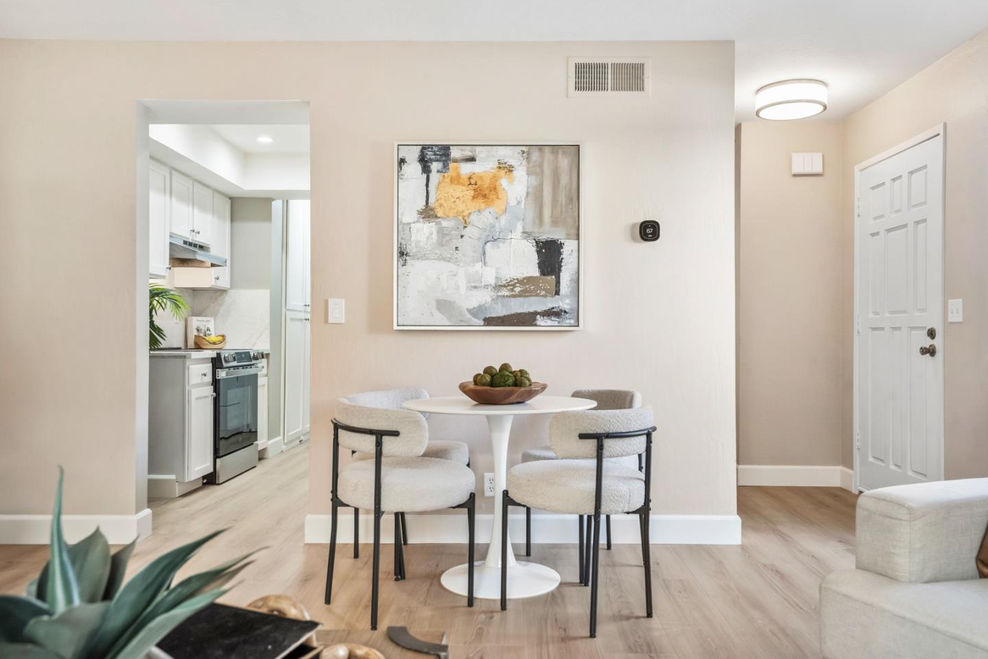 Detail Gallery Image 9 of 33 For 812 Kingfisher Ter, Sunnyvale,  CA 94087 - 2 Beds | 2/1 Baths