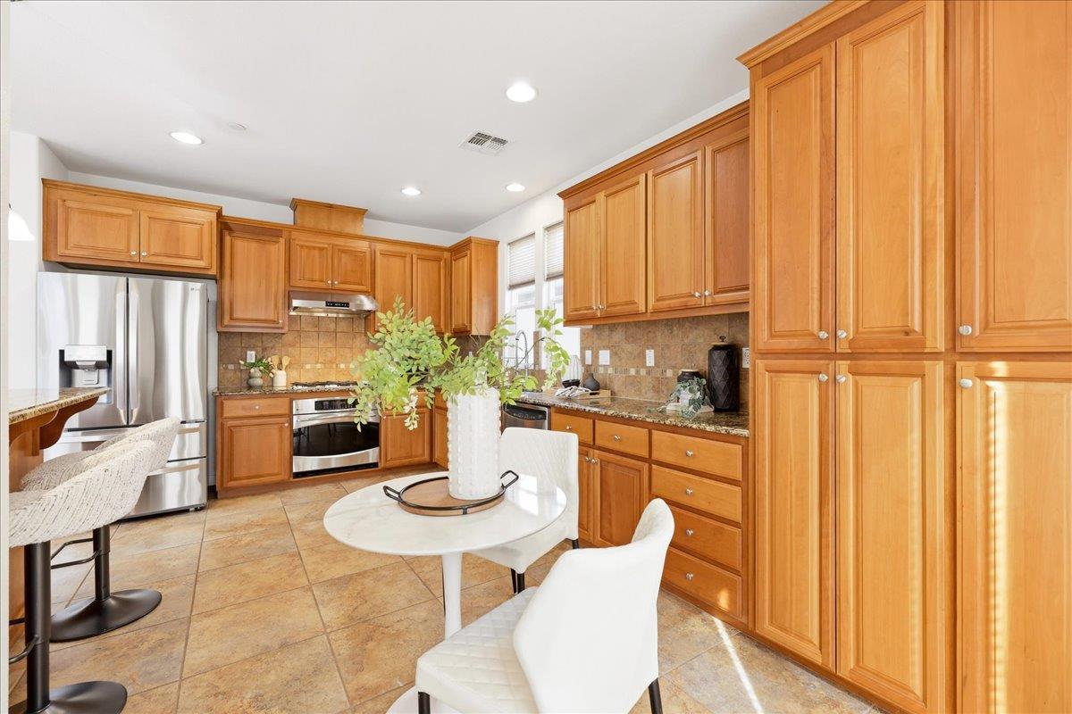 Detail Gallery Image 13 of 25 For 3553 Meyer Pl, Santa Clara,  CA 95051 - 4 Beds | 4 Baths