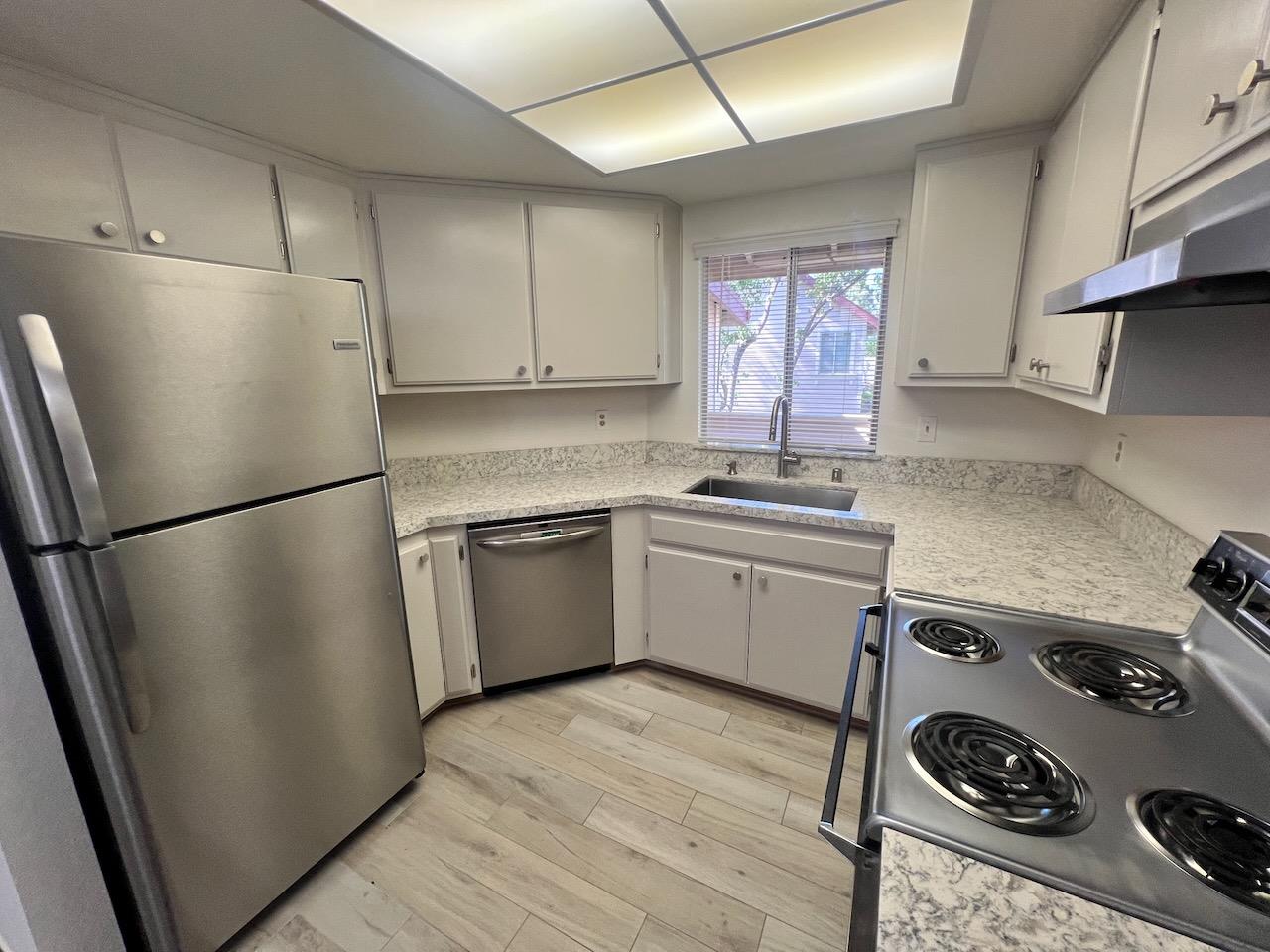 Detail Gallery Image 3 of 22 For 1018 Cedar Gables Dr, San Jose,  CA 95118 - 2 Beds | 2 Baths